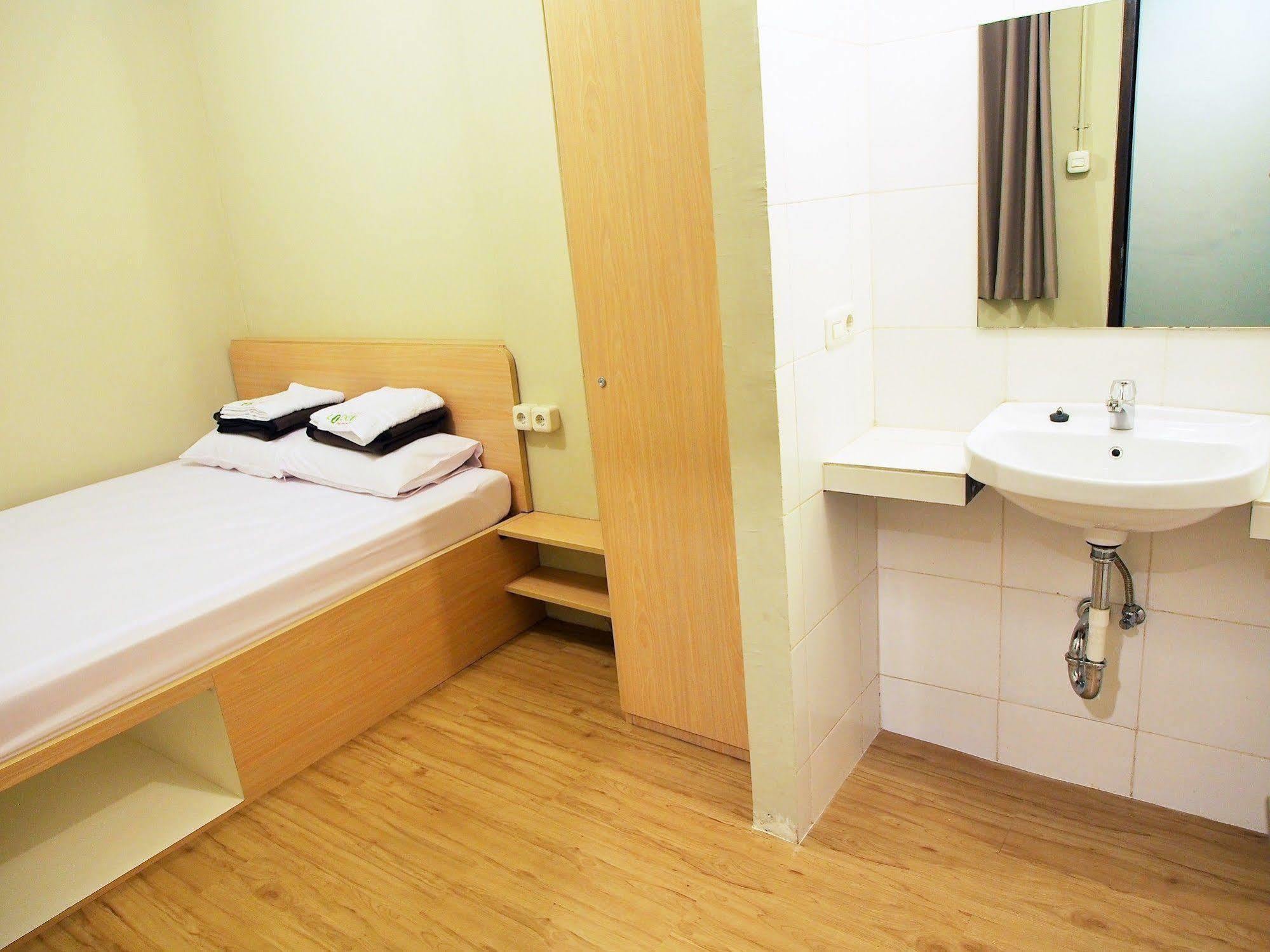 Spot On 91821 The Packer Lodge จาการ์ตา ภายนอก รูปภาพ